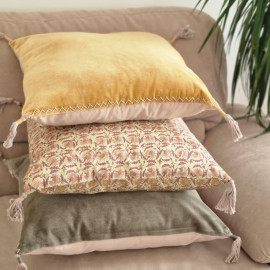 Set of 3 cushions with covers